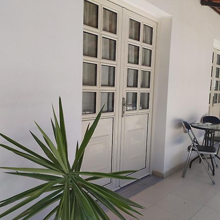 Retzos Rooms Himare Luaran gambar