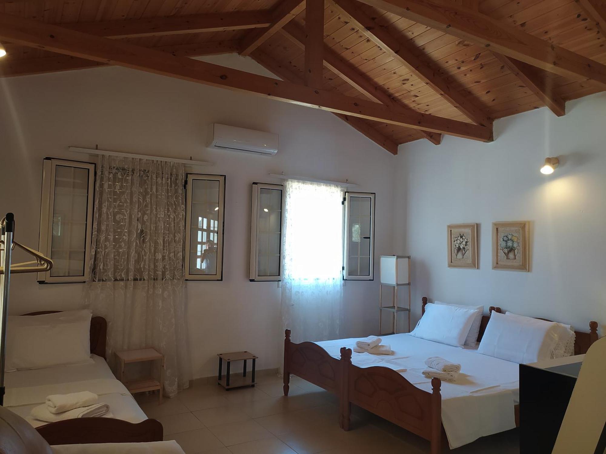 Retzos Rooms Himare Luaran gambar