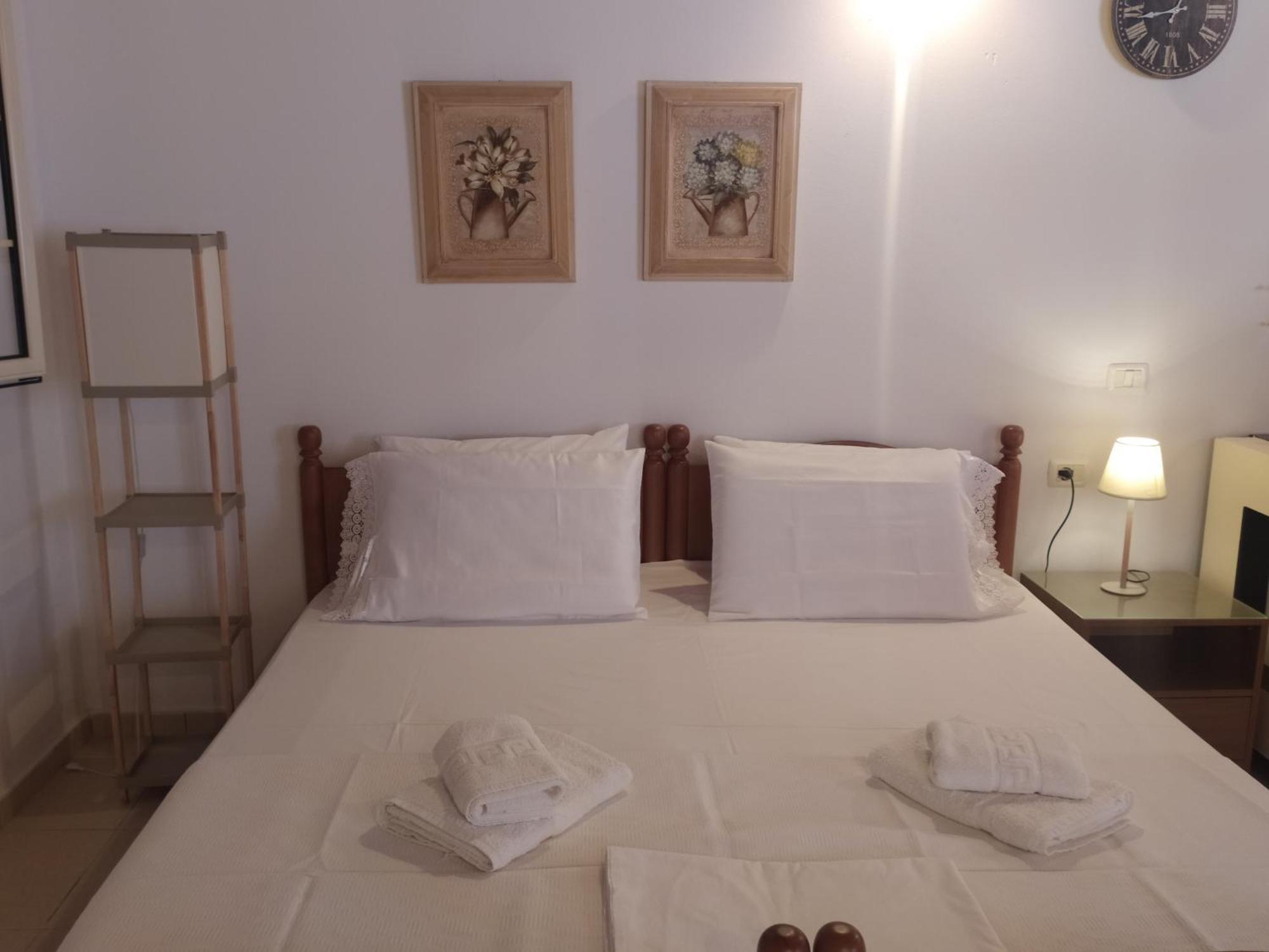 Retzos Rooms Himare Luaran gambar