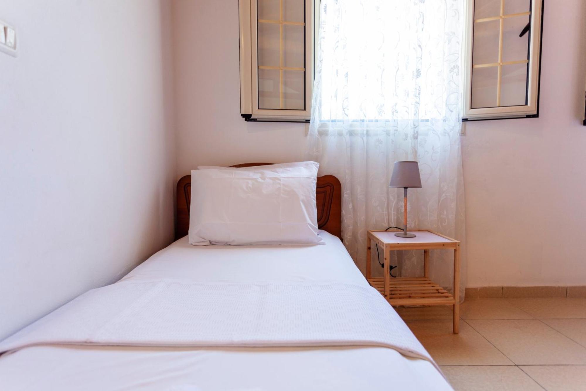 Retzos Rooms Himare Luaran gambar